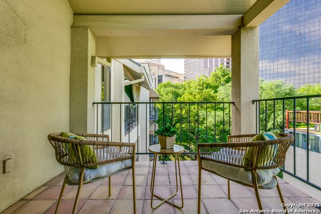 1022 Navarro #306 San Antonio, TX 78205