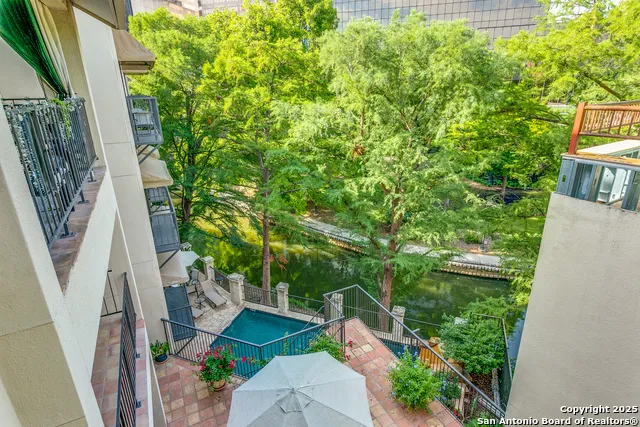 1022 Navarro #306 San Antonio, TX 78205
