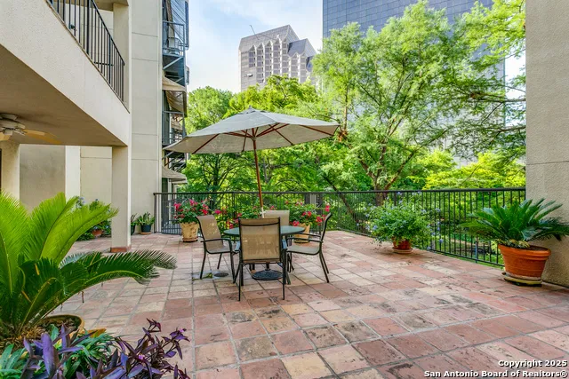 1022 Navarro #306 San Antonio, TX 78205