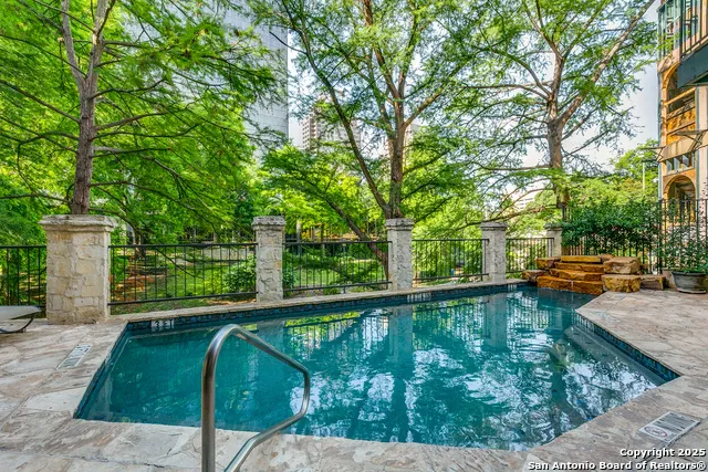 1022 Navarro #306 San Antonio, TX 78205