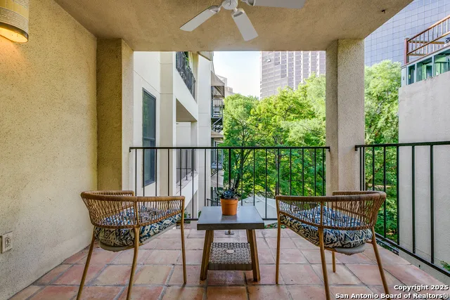 1022 Navarro #306 San Antonio, TX 78205
