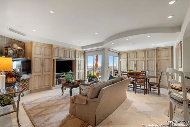 700 E Hildebrand #1401 San Antonio, TX 78212
