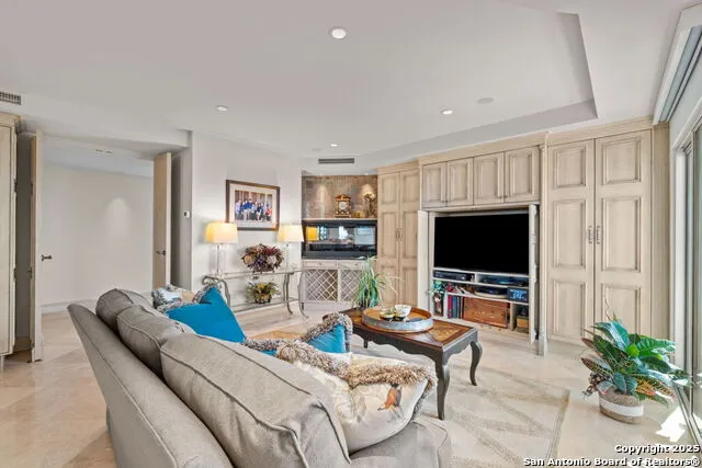 700 E Hildebrand #1401 San Antonio, TX 78212