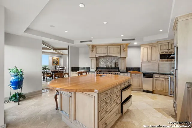 700 E Hildebrand #1401 San Antonio, TX 78212