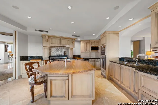 700 E Hildebrand #1401 San Antonio, TX 78212