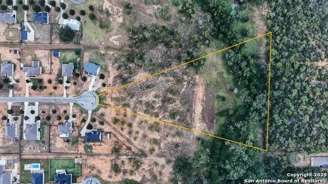 193 E MEDIUM MEADOW DR Lytle, TX 78052