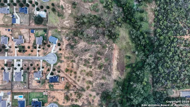 193 E MEDIUM MEADOW DR Lytle, TX 78052