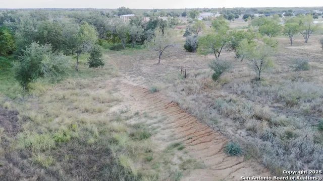 193 E MEDIUM MEADOW DR Lytle, TX 78052