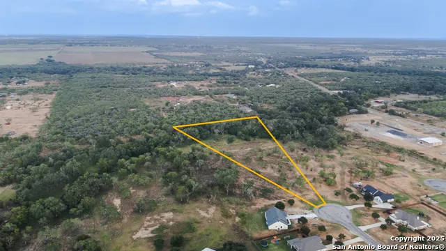 193 E MEDIUM MEADOW DR Lytle, TX 78052