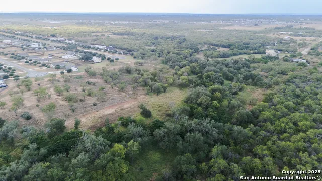193 E MEDIUM MEADOW DR Lytle, TX 78052