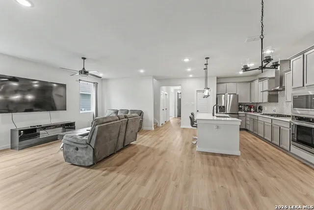 16515 ROSEMARY RDG Elmendorf, TX 78112