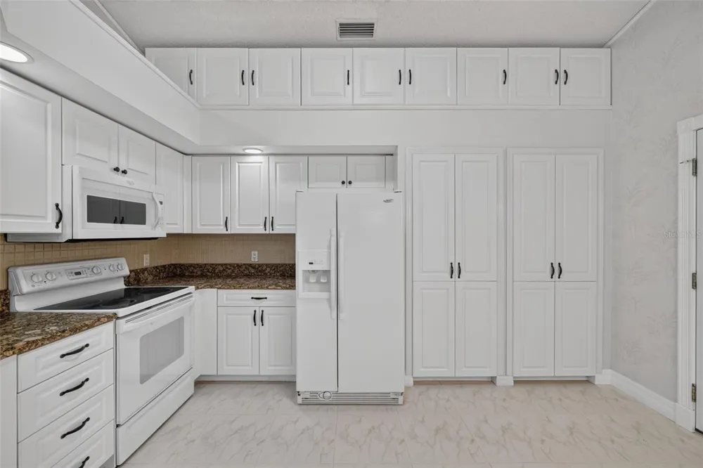 4431 FERN DRIVE Bradenton, FL 34208