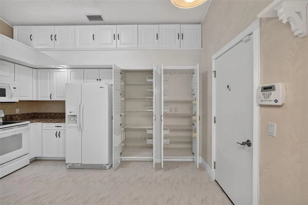 4431 FERN DRIVE Bradenton, FL 34208