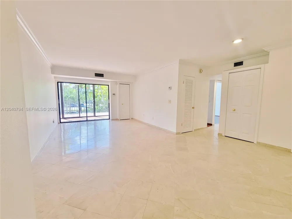 77 Crandon Blvd #2B Key Biscayne, FL 33149