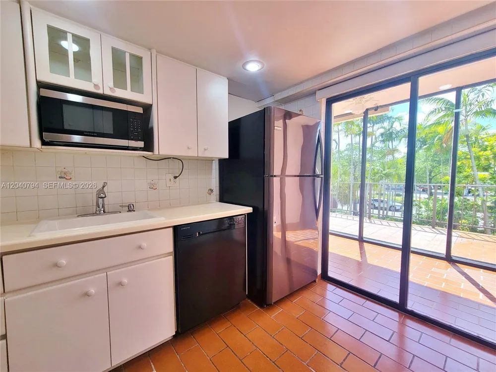 77 Crandon Blvd #2B Key Biscayne, FL 33149