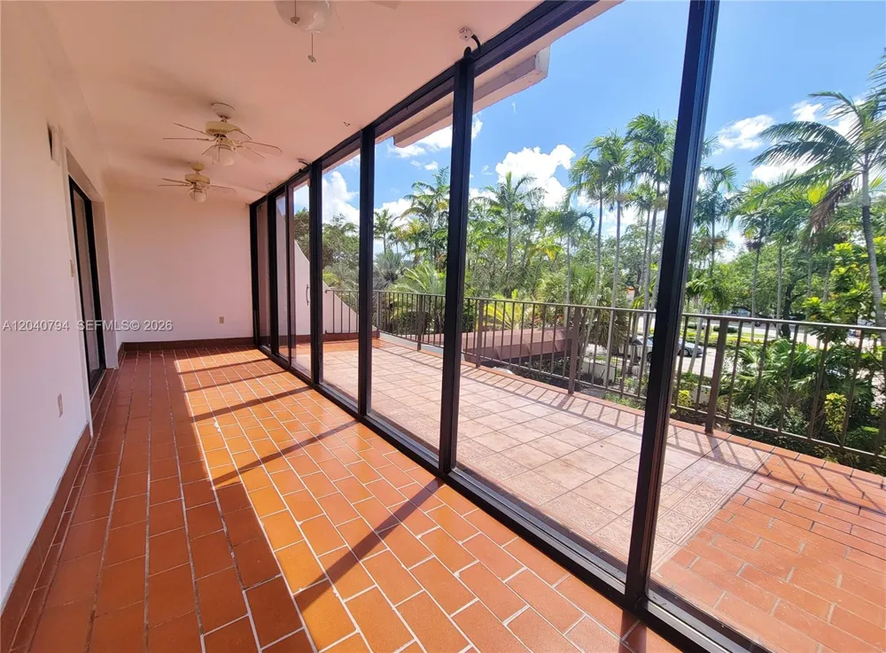 77 Crandon Blvd #2B Key Biscayne, FL 33149