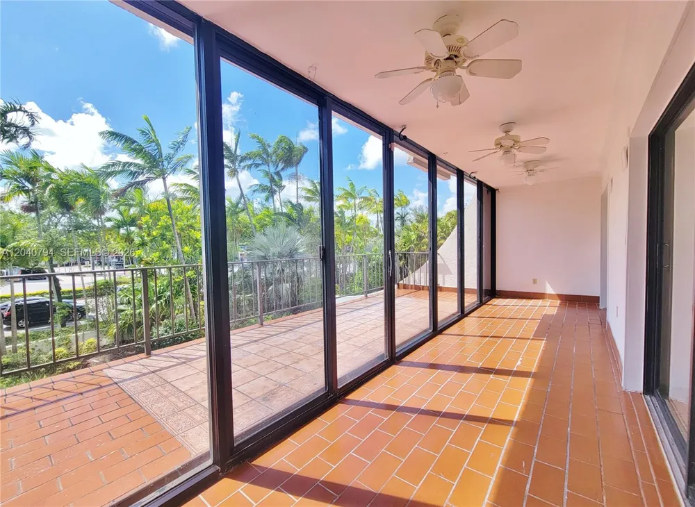 77 Crandon Blvd #2B Key Biscayne, FL 33149