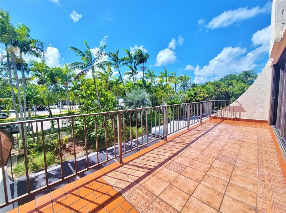 77 Crandon Blvd #2B Key Biscayne, FL 33149