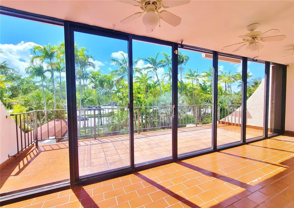 77 Crandon Blvd #2B Key Biscayne, FL 33149