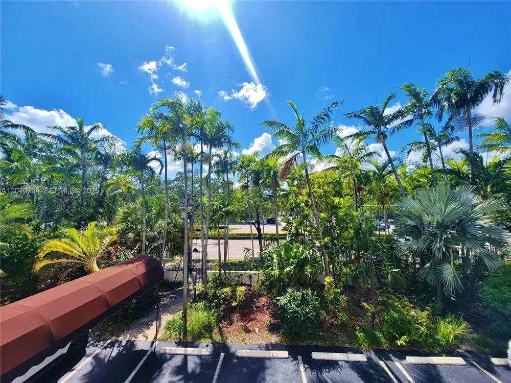 77 Crandon Blvd #2B Key Biscayne, FL 33149