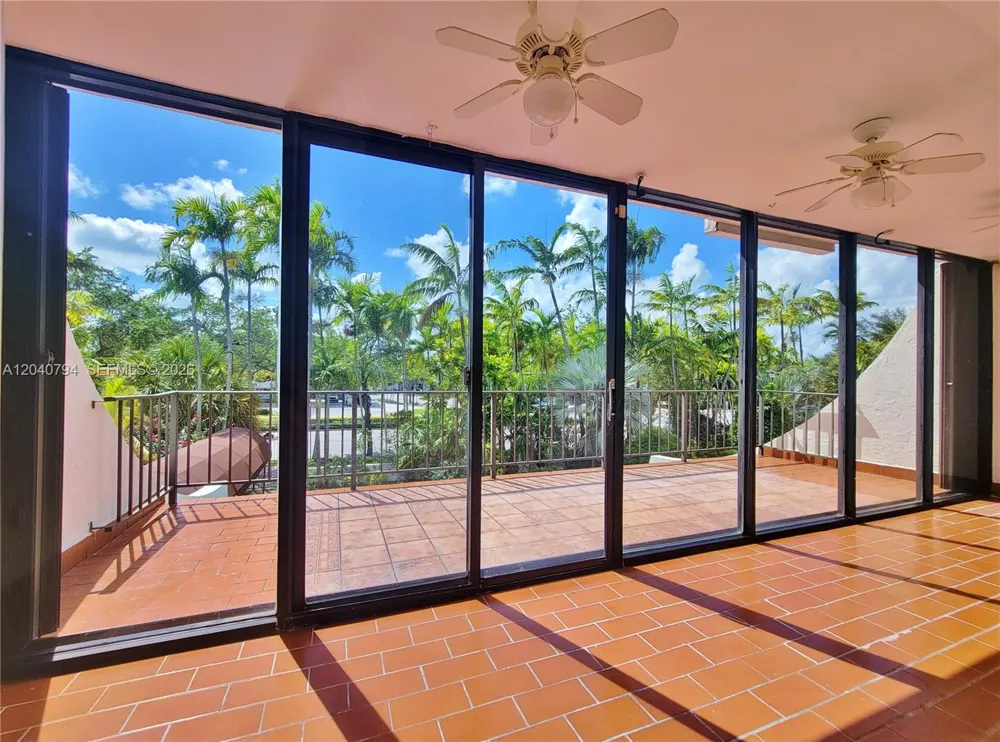 77 Crandon Blvd #2B Key Biscayne, FL 33149