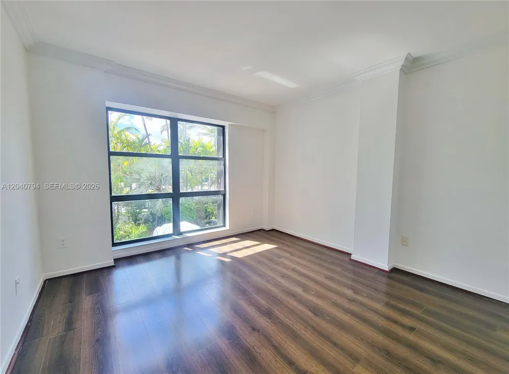 77 Crandon Blvd #2B Key Biscayne, FL 33149