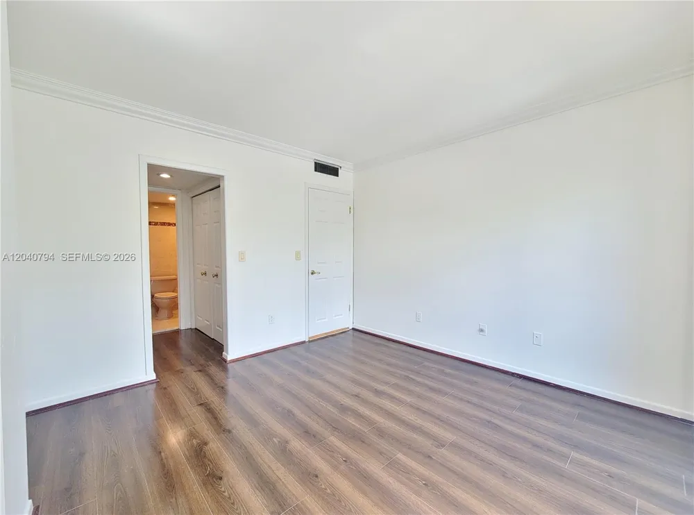 77 Crandon Blvd #2B Key Biscayne, FL 33149