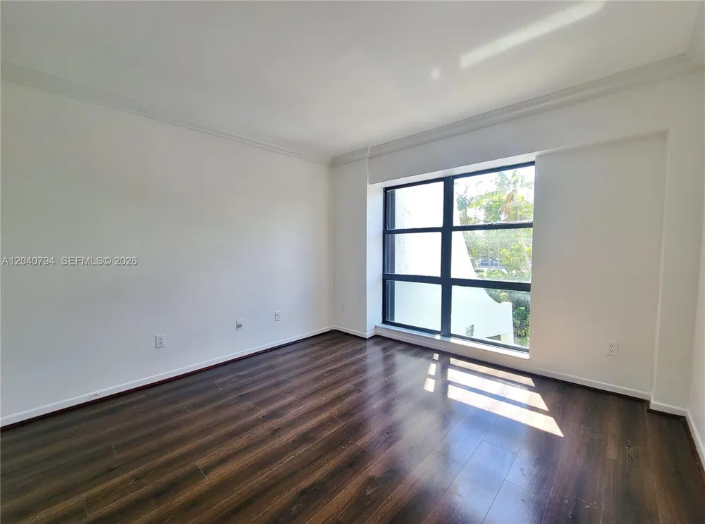 77 Crandon Blvd #2B Key Biscayne, FL 33149