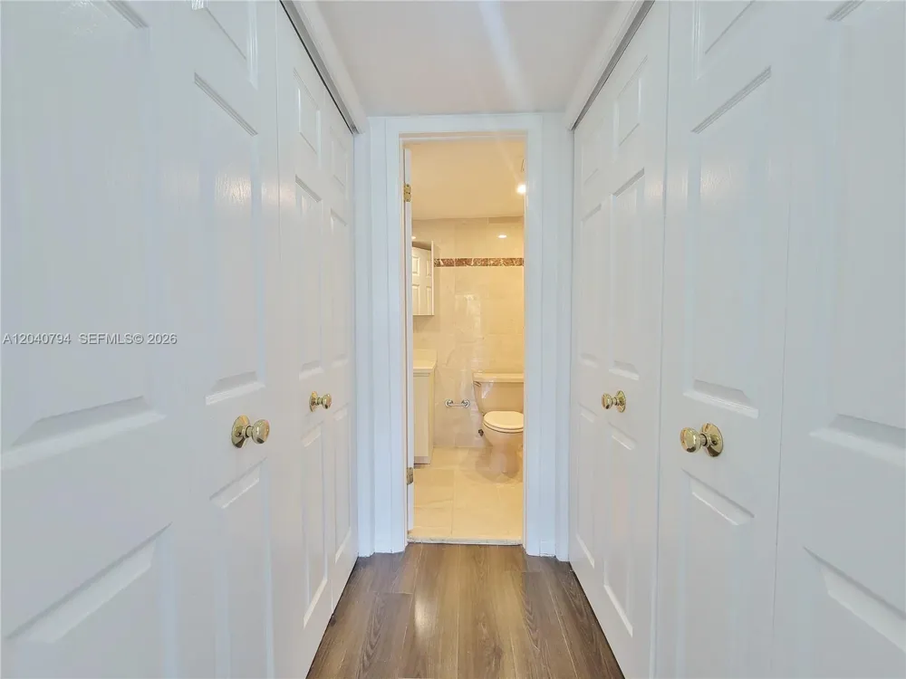 77 Crandon Blvd #2B Key Biscayne, FL 33149