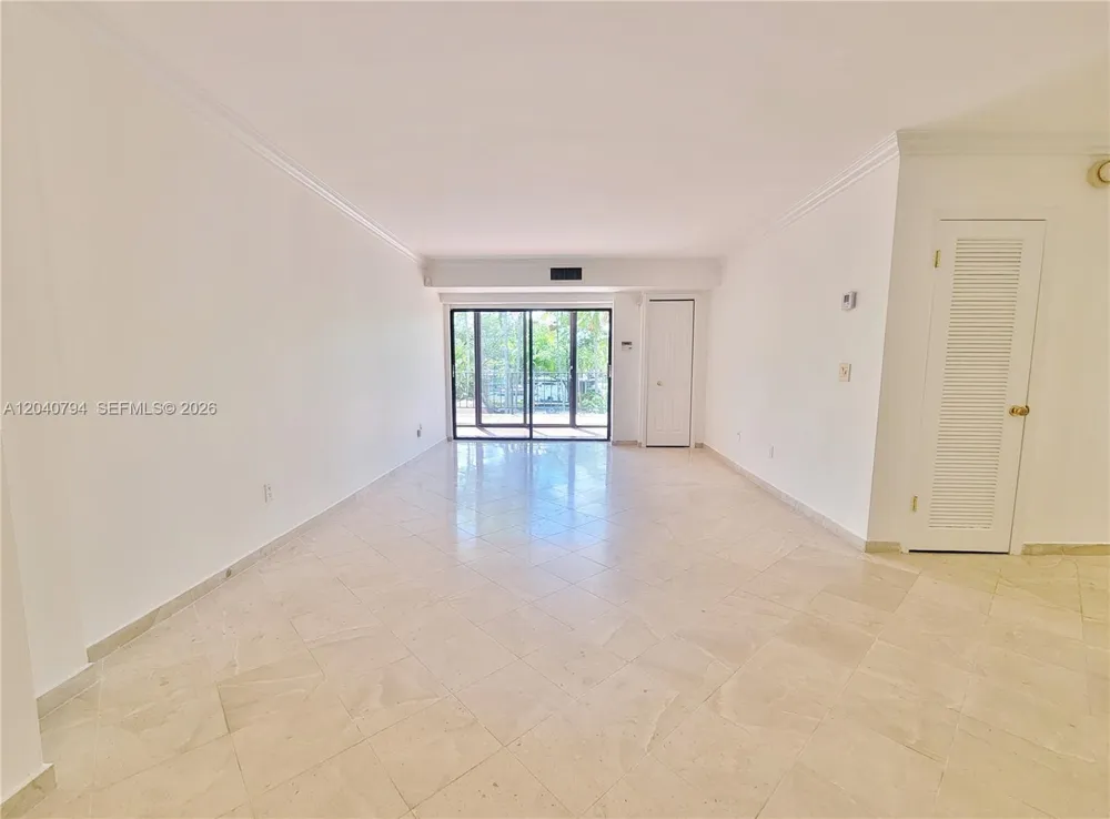 77 Crandon Blvd #2B Key Biscayne, FL 33149