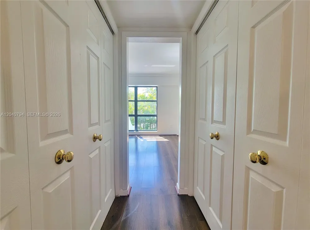 77 Crandon Blvd #2B Key Biscayne, FL 33149