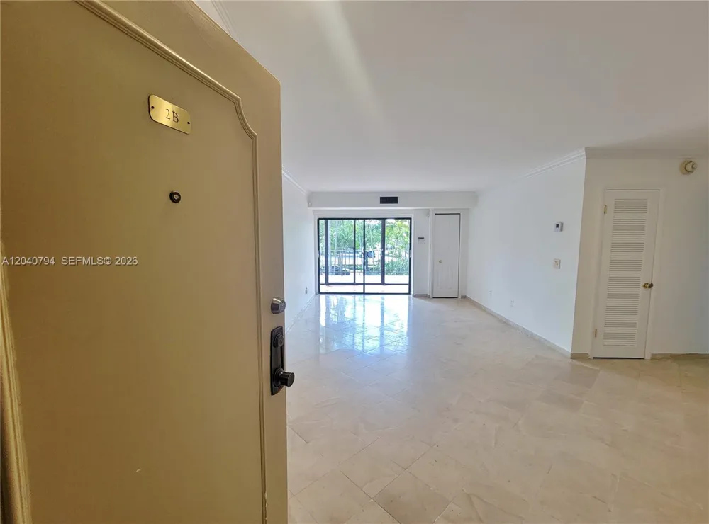 77 Crandon Blvd #2B Key Biscayne, FL 33149