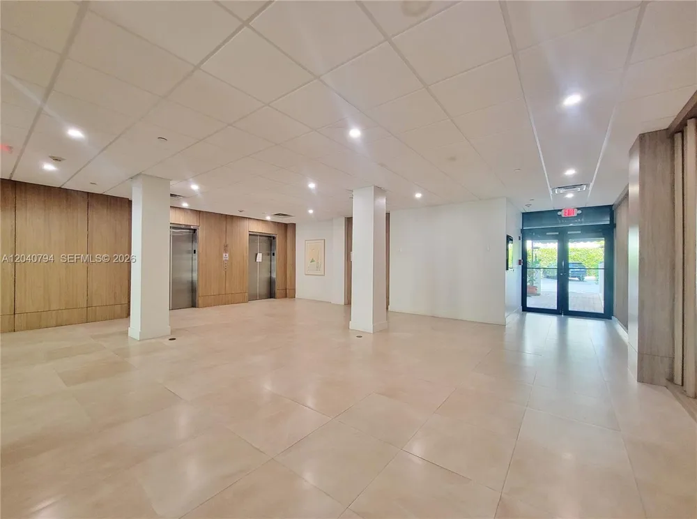 77 Crandon Blvd #2B Key Biscayne, FL 33149