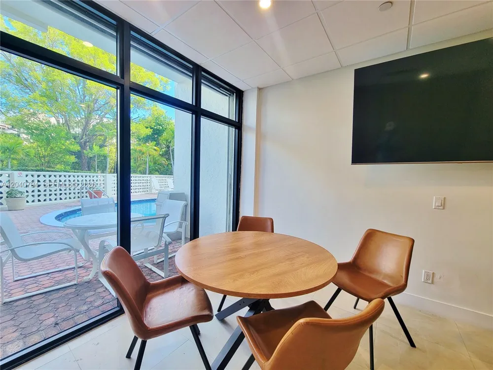 77 Crandon Blvd #2B Key Biscayne, FL 33149