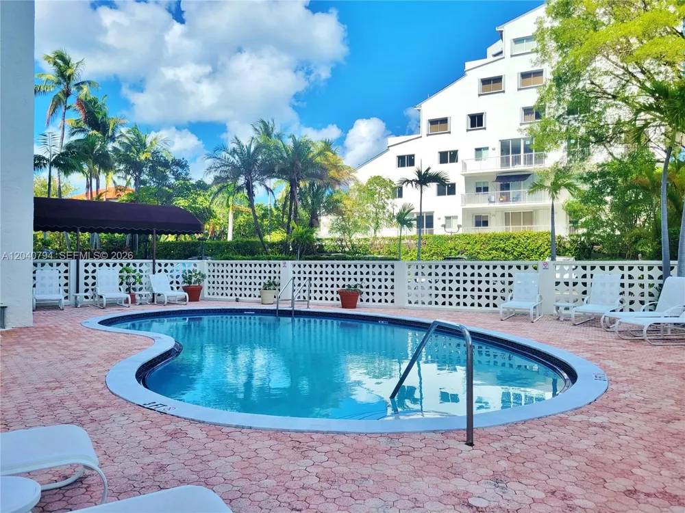 77 Crandon Blvd #2B Key Biscayne, FL 33149