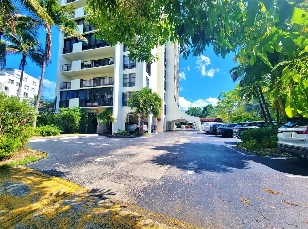 77 Crandon Blvd #2B Key Biscayne, FL 33149