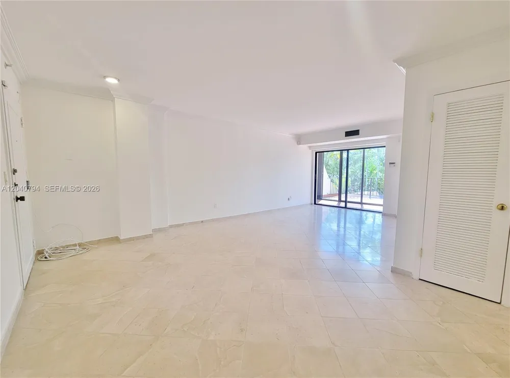 77 Crandon Blvd #2B Key Biscayne, FL 33149
