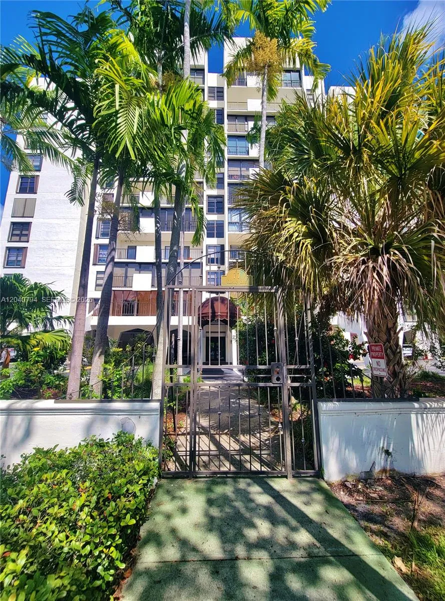 77 Crandon Blvd #2B Key Biscayne, FL 33149