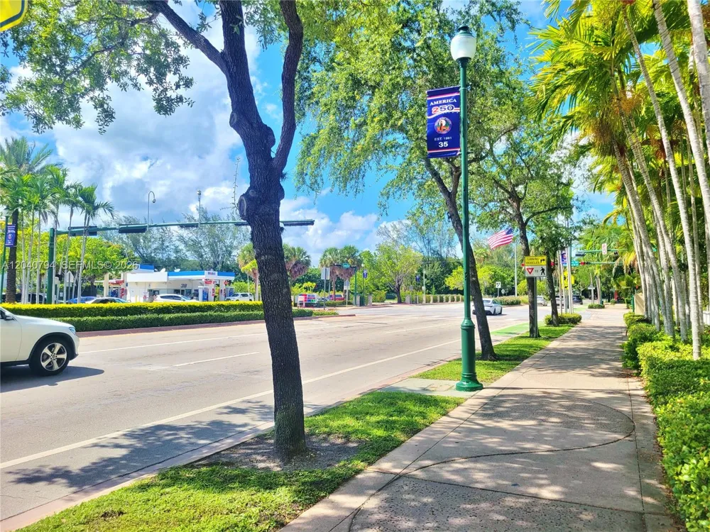 77 Crandon Blvd #2B Key Biscayne, FL 33149