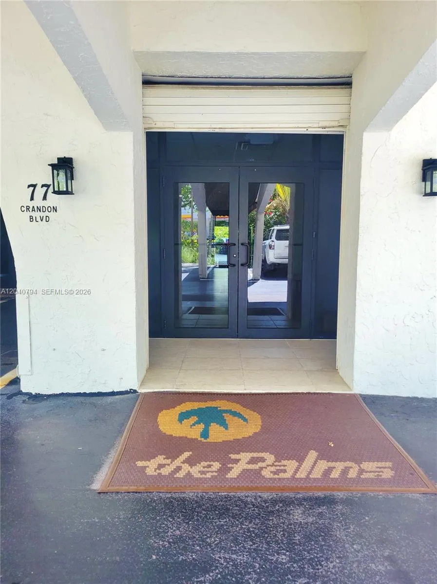 77 Crandon Blvd #2B Key Biscayne, FL 33149