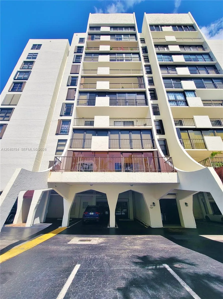77 Crandon Blvd #2B Key Biscayne, FL 33149