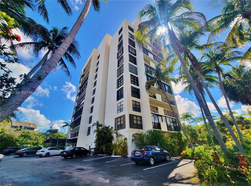 77 Crandon Blvd #2B Key Biscayne, FL 33149