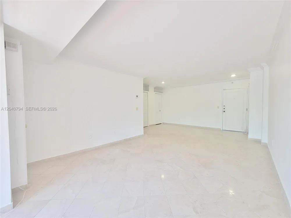 77 Crandon Blvd #2B Key Biscayne, FL 33149