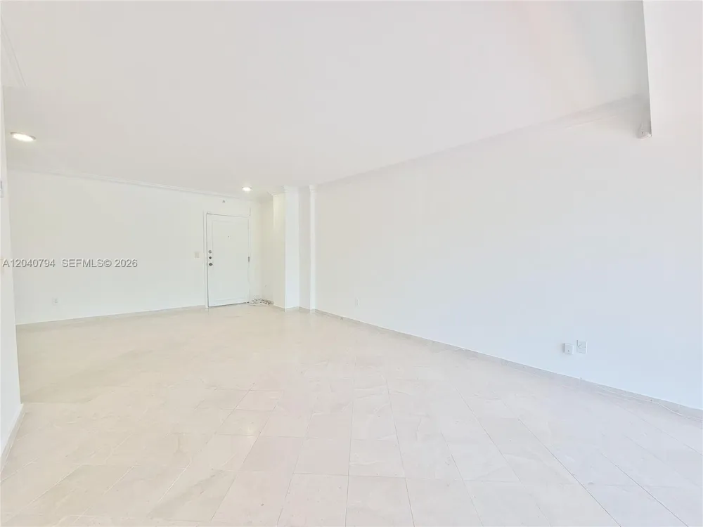 77 Crandon Blvd #2B Key Biscayne, FL 33149