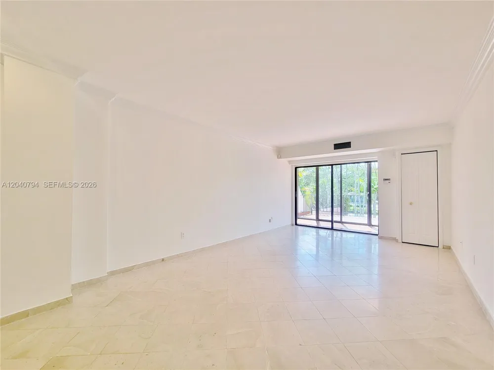 77 Crandon Blvd #2B Key Biscayne, FL 33149