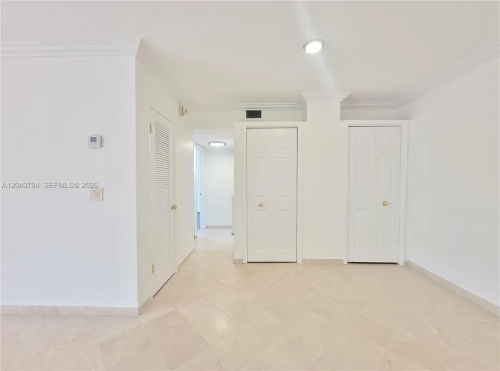 77 Crandon Blvd #2B Key Biscayne, FL 33149