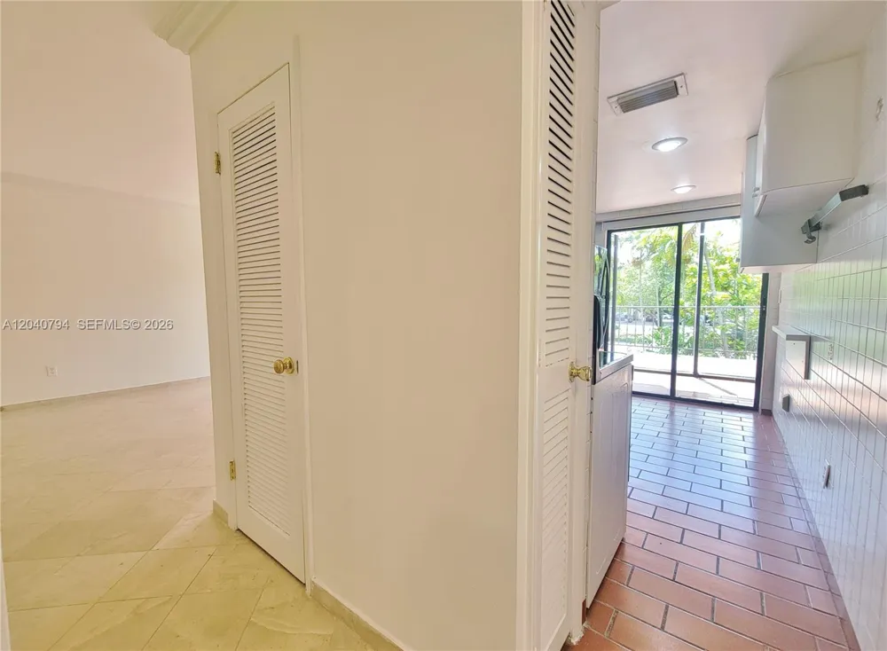 77 Crandon Blvd #2B Key Biscayne, FL 33149