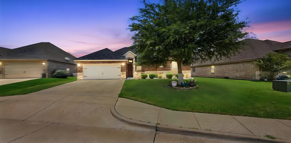 608 Donna Circle Granbury, TX 76049