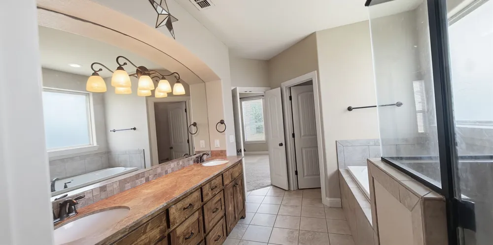 608 Donna Circle Granbury, TX 76049