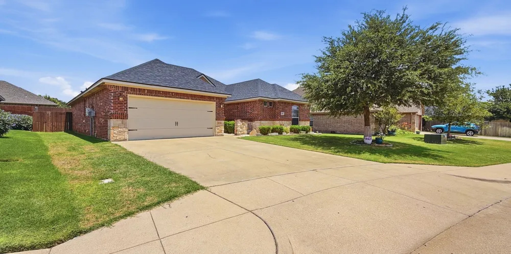 608 Donna Circle Granbury, TX 76049